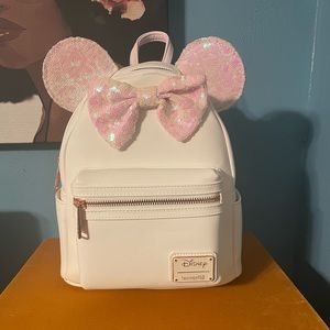 Minnie Mouse Lounge fly